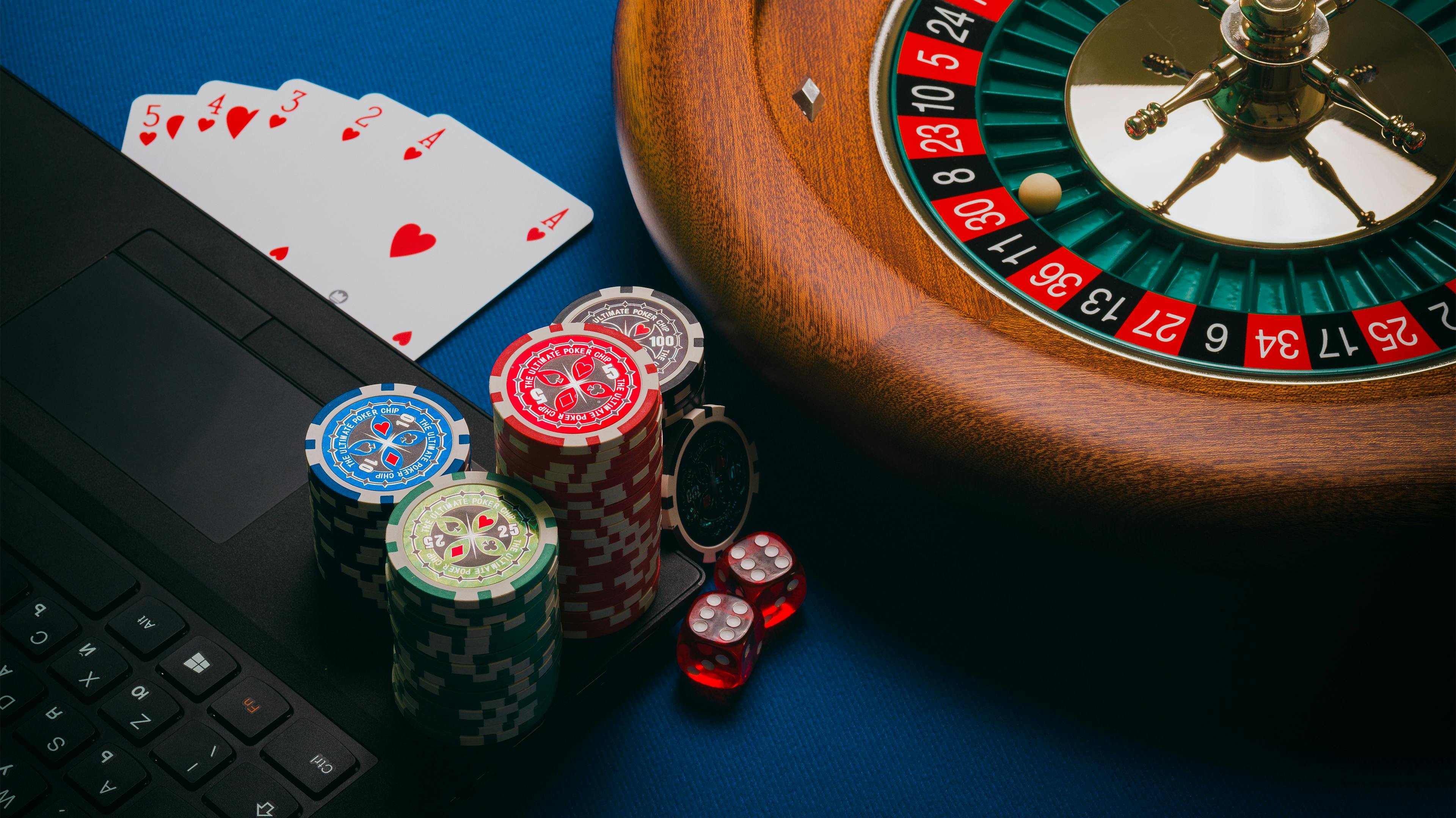 Pengguna mobile menikmati permainan slot online dengan fitur kontrol anggaran